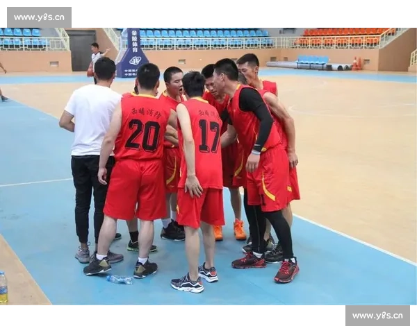 激烈角逐篮球赛场群雄逐鹿 球员展现超凡技巧与团队默契 - 副本 (2)